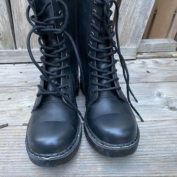 T.U.K. 10 Eye Black Matt combat boots US size 7 women’s - Picture 8 of 16